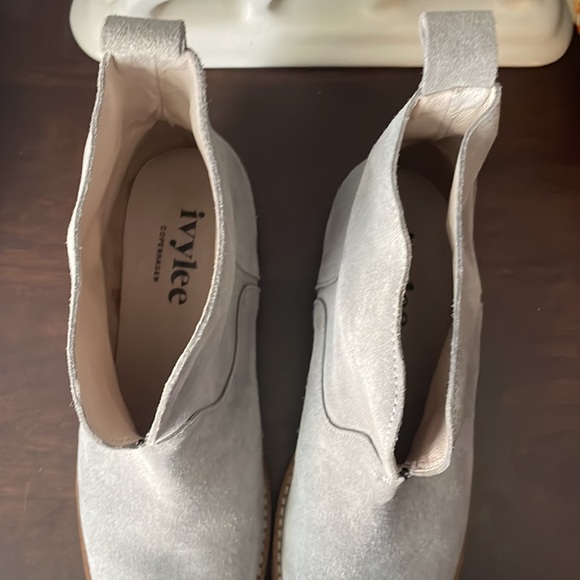 Ivylee Womens Grey Suede Split Front Pull On Low Heel Ankle 6.5 Booties - Picture 4 of 11